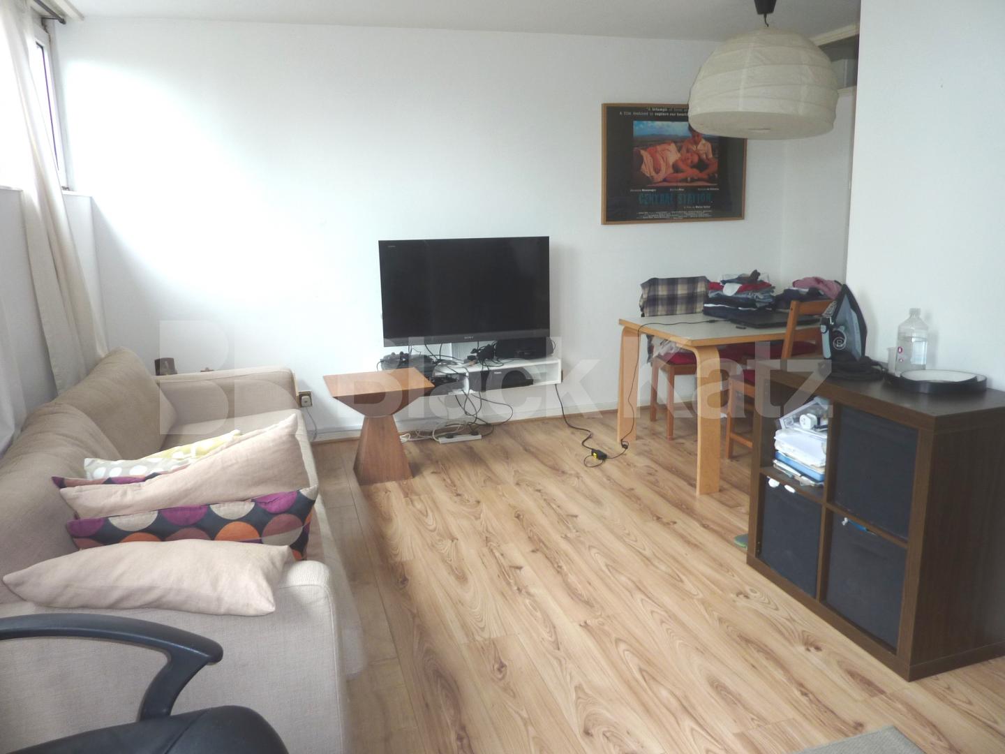 			NEW INSTRUCTION!, 3 Bedroom, 1 bath, 1 reception Flat			 New Orleans Walk, ARCHWAY